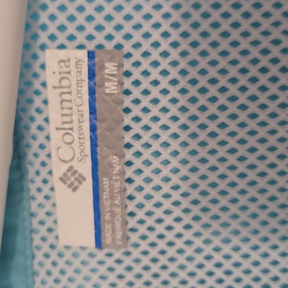 Columbia button down sleeveless top. - Picture 3 of 10